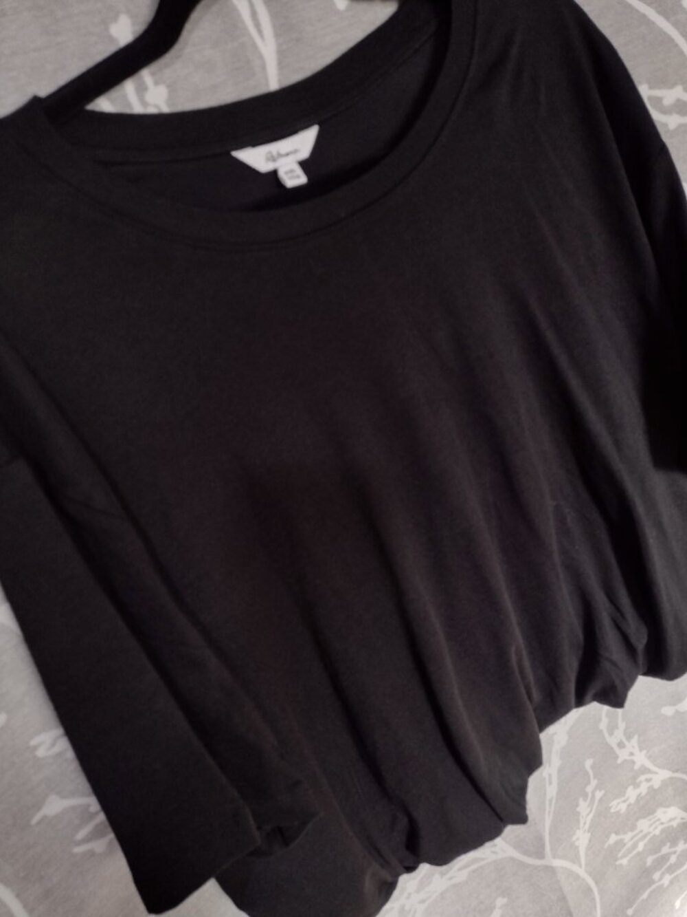 Reitmans Cropped Black Tee with Bubble Hem